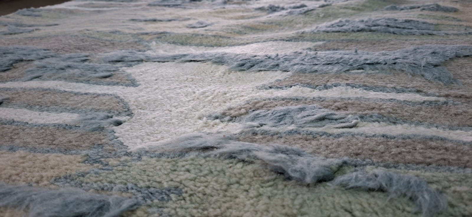 Elevate your space with this stunning 5ft x 8ft Rug Gallery Image